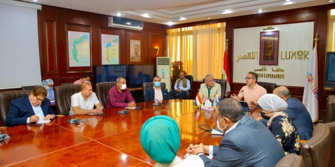 تفاصيل لقاء وزير السياحة مع  أصحاب المنشآت الفندقية والشركات بالأقصر