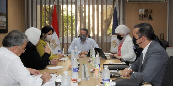 العناني يطلب تكثيف لجان التفتيش على سلامة الغذاء في المنشآت الفندقية