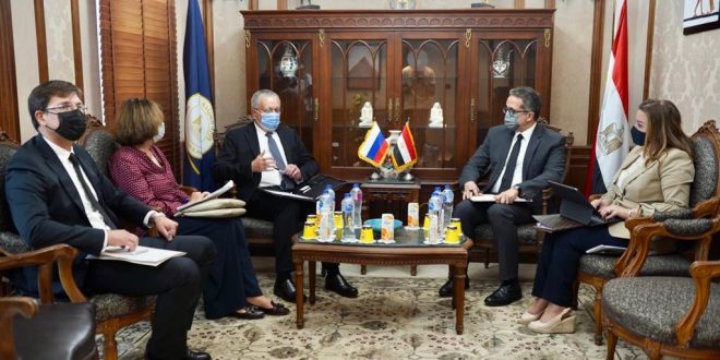 استعادة معدلات السياحة الروسية قبل كورونا محور مباحثات العناني وسفير موسكو