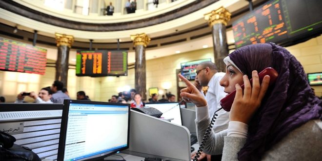 البورصة المصرية تواصل التراجع بسبب ضغوط مبيعات المتعاملين الأجانب