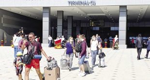 17 ألف سائح على متن 102 رحلة طيران يصلون الغردقة ومرسي علم .. اليوم