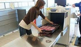 السلطات الفرنسية تمدد حظر السفر إلى 7 دول في إفريقية وسط مخاوف أوميكرون