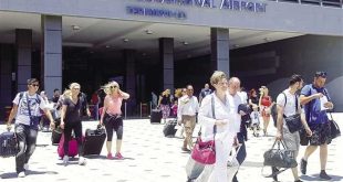 مطار الغردقة يستقبل 15 ألف سائح على متن 98 رحلة طيران دولية اوروبية