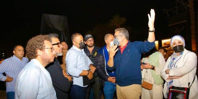 العناني علي قدمية حتي الفجر يتابع فاعليات افتتاح طرق الكباش بالأقصر