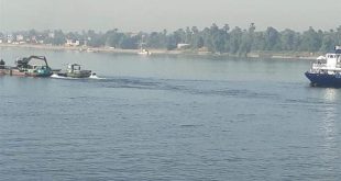 نجاح جهود تعويم الباخرة السياحية ملكة النيل بعد شحوطها أمام مرسى كوم أمبو