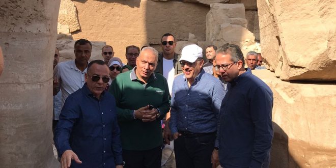 رئيس الوزراء يتفقد معابد الكرنك بالأقصر ويلتقي السائحين