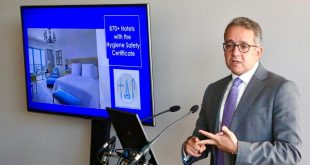 الدكتور خالد العناني وزير السياحة والآثار