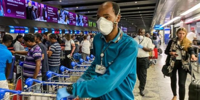 أوميكرون يربك العالم.. خطوات متسارعة لفرض قيود على السفر ودول تفرض الطوارئ