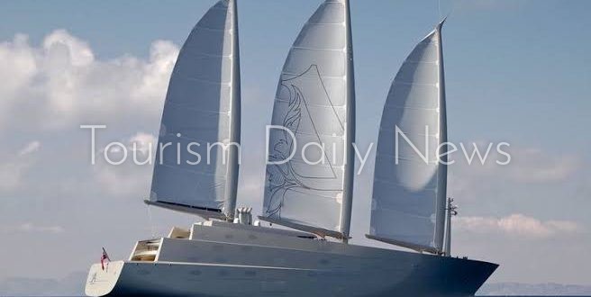 أكبر يخت شراعي في العالم يرسو بميناء الإسكندرية في رحلة سياحية بمصر