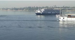 شحوط باخرة سياحية على متنها 70 سائحا أمام مرسى كوم أمبو بأسوان