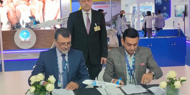 أكاديمية مصر للطيران توقع عقدين جديدين مع شركة هندية وسودانية
