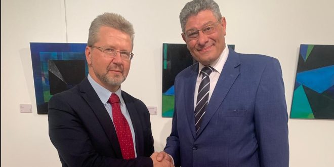 سفير لتوانيا بالقاهرة يستقبل نقيب السياحيين لدعم التعاون السياحي الي مصر