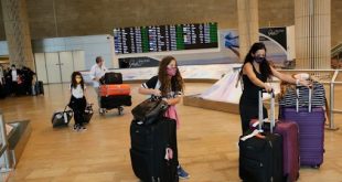 فاينانشيال تايمز : خطط أعياد الميلاد تتلاشى للأوروبيين وتنامي فرض قيود سفر