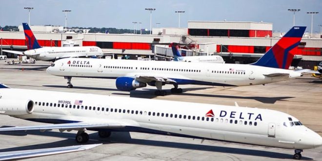 دلتا وألاسكا تلغيان مئات رحلات الطيران في الولايات المتحدة بسبب سوء الأحوال الجوية