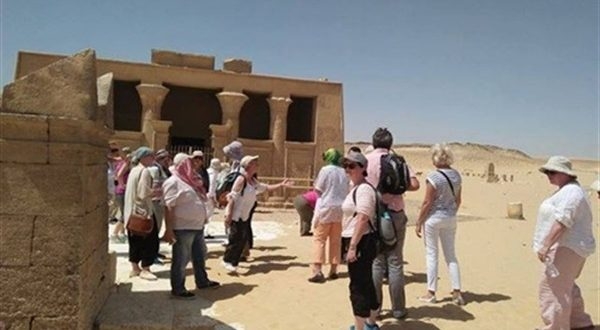 المناطق الأثرية بالمنيا تستقبل وفداً سياحياً من المانيا