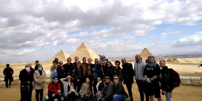 وزارة السياحة تنظم رحلة لفريق Magic on Ice لزيارة منطقة أهرامات الجيزة