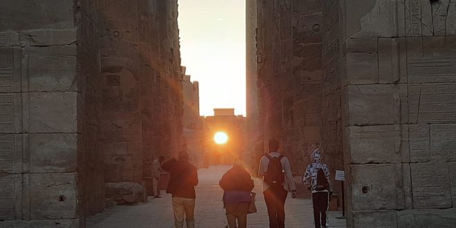 السياحة تصدر بياناً حول احتفالية تعامد الشمس على محور معابد الكرنك الرئيسي