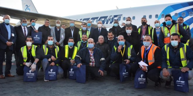 وزير الطيران يشيد بانتظام الرحلات رغم الطقس ويهنئ العاملين بالعام الجديد