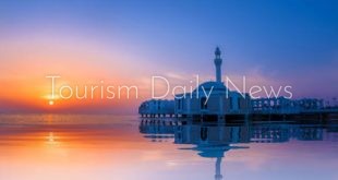 المسجد العائم مقصد سياحي جديد