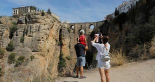 وزير السياحة الإسباني يتوقع انتعاشاً في موسم الربيع بعد تباطؤ أوميكرون