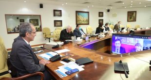 وزير الاتصالات يبحث مع ممثل الأمم المتحدة تنفيذ مشروعات"حياة كريمة"