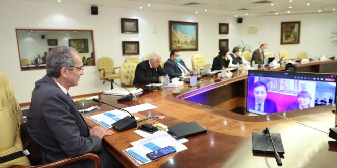 وزير الاتصالات يبحث مع ممثل الأمم المتحدة تنفيذ مشروعات"حياة كريمة"