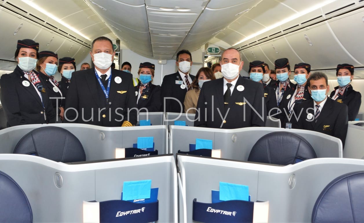 منار يقود أول رحلة لمصر للطيران بخدمات صديقة للبيئة من القاهرة لباريس