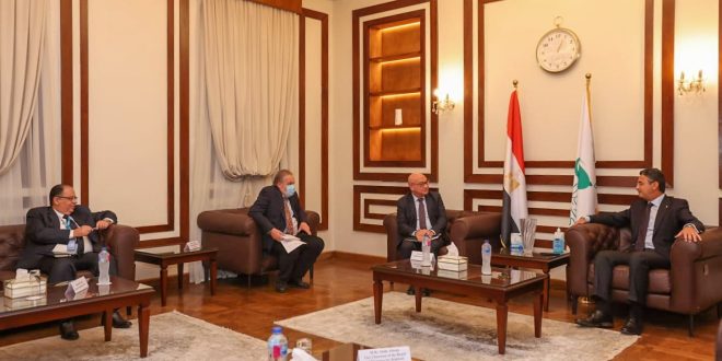 رئيس البريد المصري يبحث التعاون مع مفوضية الأمم المتحدة لشئون اللاجئين