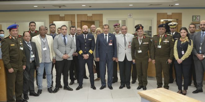 وفد أكاديمية ناصر العسكرية يهنئ مصرللطيران بالإشادة العالمية بطياريها