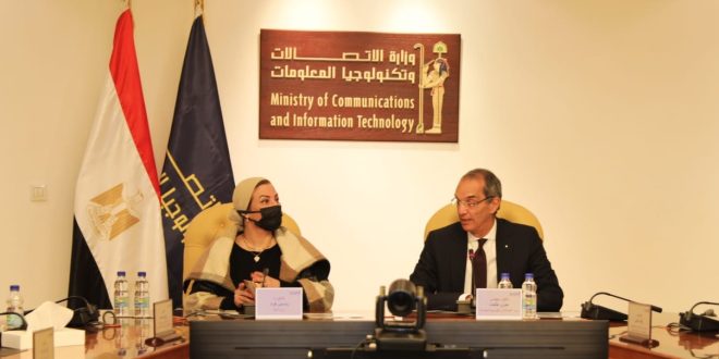 طلعت وياسمين فؤاد يناقشان الاستعدادات لاستضافة مصر لقمة التغير المناخى