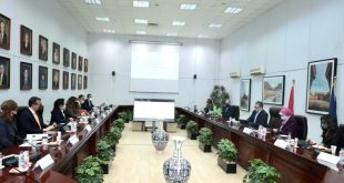 وزير السياحة يجتمع مع لجنة استعدادات استقبال ضيوف مؤتمر تغير المناخ COP27