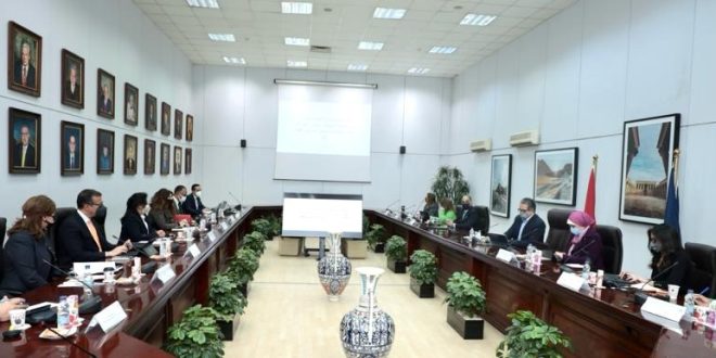 وزير السياحة يجتمع مع لجنة استعدادات استقبال ضيوف مؤتمر تغير المناخ COP27