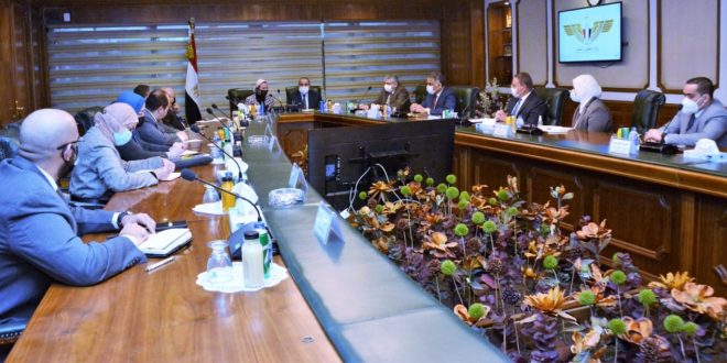 دورات تدريبية للعاملين بالمطارات وتسهيلات للوفود المشاركة في قمة المناخ