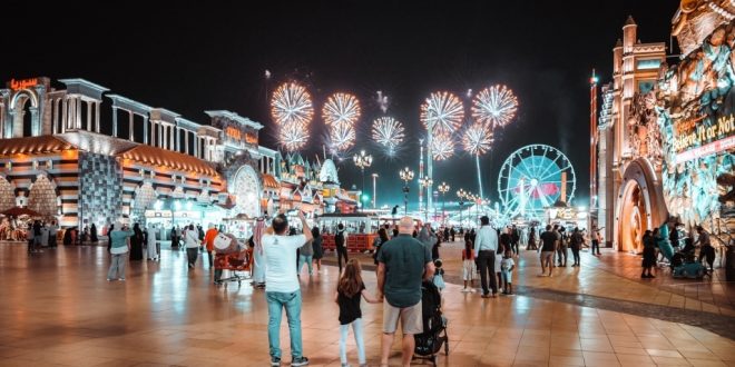 القرية العالمية الوجهة العائلية الأولى للثقافة والتسوق والترفيه بالإمارات