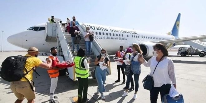 مطار مرسى علم يستقبل 30 رحلة طيران دولية أوربية في أعلي حركة وصول للسياح