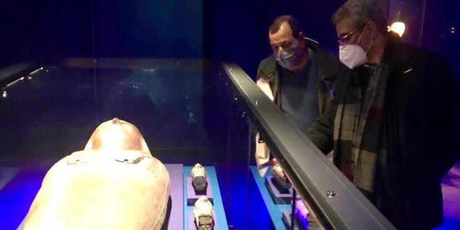 السياحة تطمئن على قطع رمسيس وذهب الفراعنة بهيوستن ومخاوف من البيئة