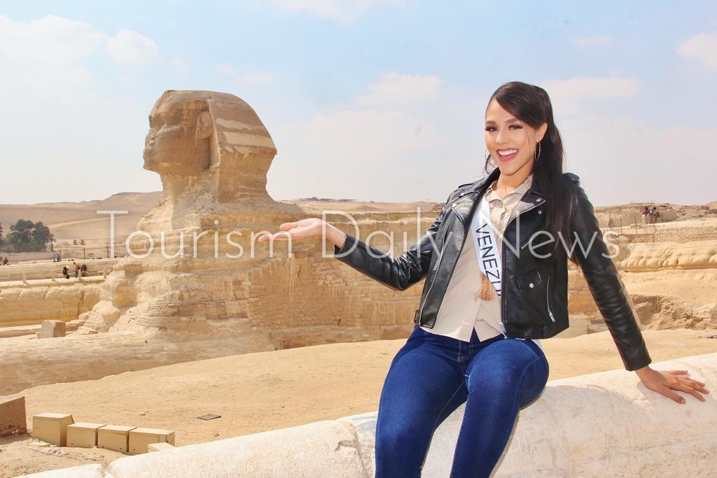 أهرامات الجيزة تستضيف المشاركات في مسابقة ملكة جمال العالم للسياحة والبيئة