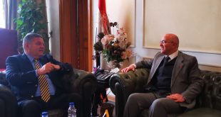 وزير قطاع الأعمال يبحث مع سفير المغرب التعاون في مكونات السيارات