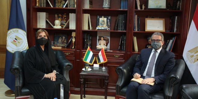 العناني يلتقي سفيرة الإمارات لمناقشة التعاون في مجال السياحة والآثار