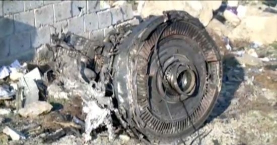 فريق عمل صيني في موقع حادث تحطم طائرة الركاب بمنطقة قوانغشى