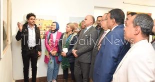 عزوز يفتتح معرض الفن التشكيلي المصاحب لمؤتمر ثقافة الشباب العلمي السابع
