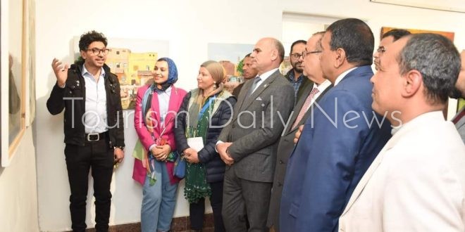 عزوز يفتتح معرض الفن التشكيلي المصاحب لمؤتمر ثقافة الشباب العلمي السابع