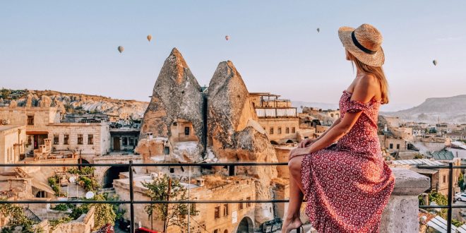كابادوكيا التركية تستقبل 83 ألف و432 سائحًا في شهر