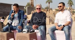 حسين فهمي من أمام طريق الكباش : مصر تمتلك أماكن عظيمة ومشهد المعابد مبهر