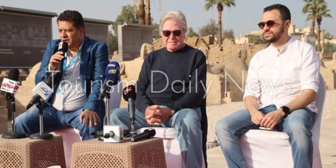 حسين فهمي من أمام طريق الكباش : مصر تمتلك أماكن عظيمة ومشهد المعابد مبهر