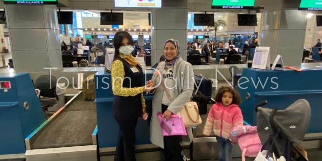 مصر للطيران تحتفل مع عملائها بعيد الأم