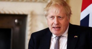 جونسون يرفض ركوب مروحية روسية خلال زيارته للهند ويطلب استبدالها