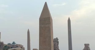 مرممو المجلس الأعلى للآثار ينجحون في ترميم وإقامة مسلة الملكة حتشبسوت