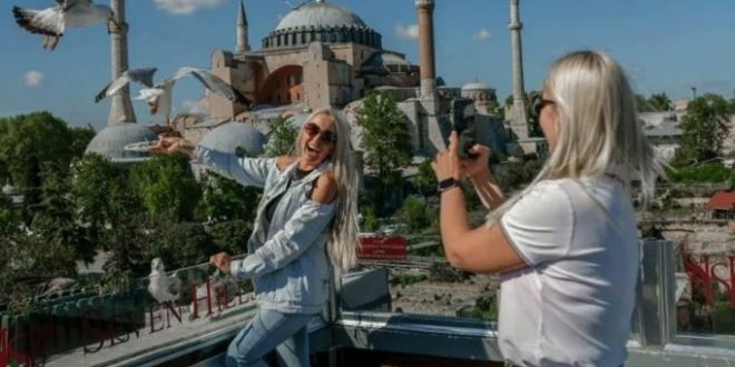 توقعات تركية بتجاوز أعداد السياح 45 مليون سائح هذا العام