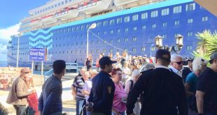 عودة السياحة للمدينة الحرة .. سياح سفاجا يزورون ميدان المسلة ببورسعيد